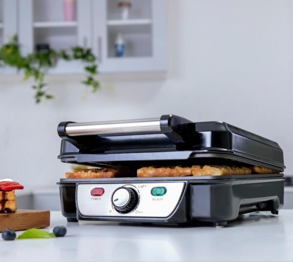 Geepas 4 Sliced Waffle Maker, Model GWM5417 - Image 3