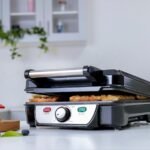 Geepas 4 Sliced Waffle Maker, Model GWM5417 - Image 3